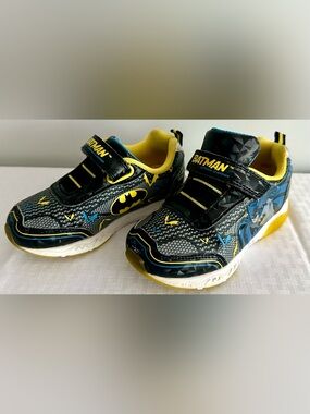 Batman Gotham Guardian Light-Up Sneakers Toddler Size 9 Hook & Loop Shoes